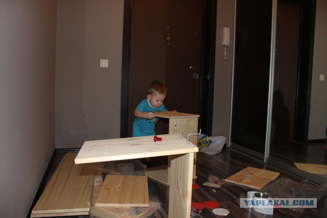 Сын строит кухню