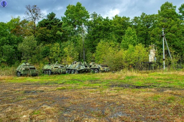 Заброшенные в лесу БТР-ы связистов с дорогими платами внутри