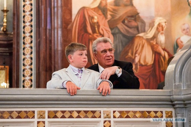 Гулянка РПЦ. ДР директора Свечного заводика