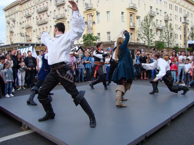 12 июня. Тверская. Картинки.