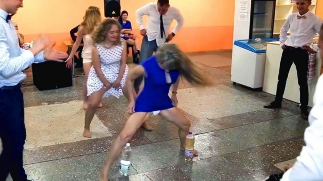 Девушки в синем