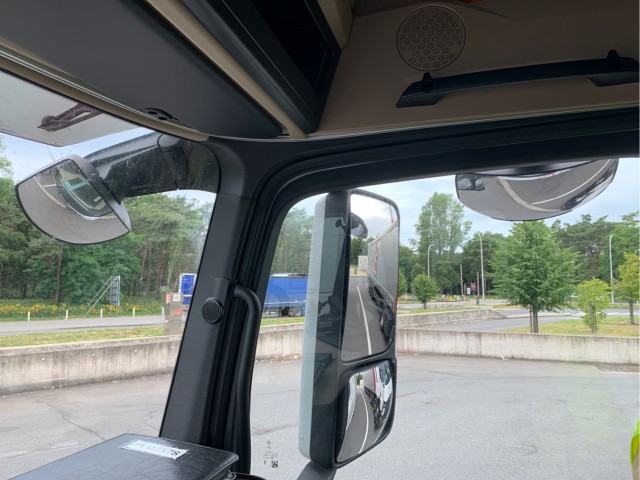 В слепой зоне грузовика
