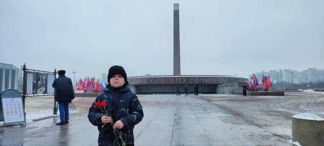 Подвигу твоему Ленинград