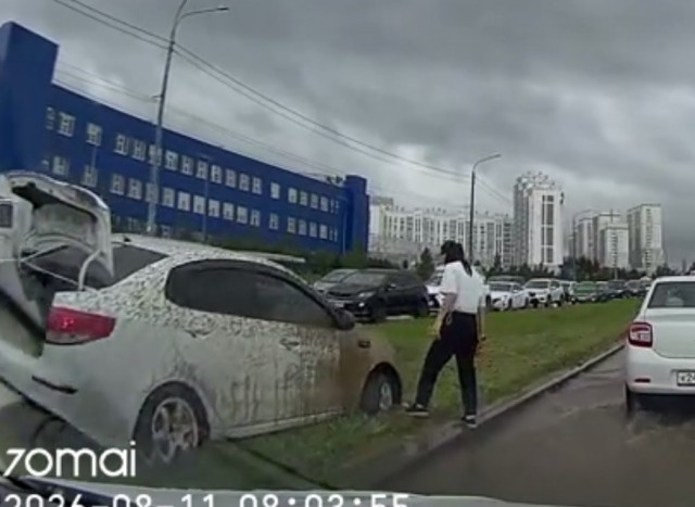 Плывёшь так по Челябинску, а тут девочка!