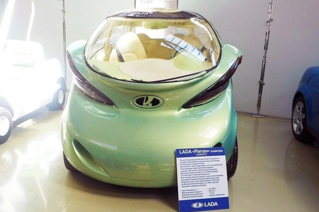 АвтоВАЗ вспомнил, как Lada Rapan удивила всех на Парижском автосалоне