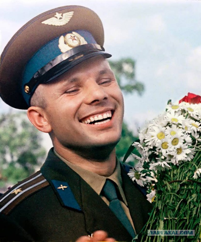 Армейские фотографии знаменитостей