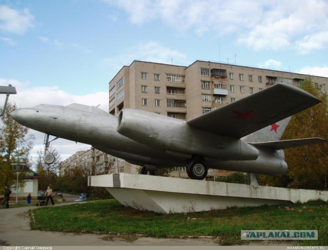 20 самых интересных авиапамятников