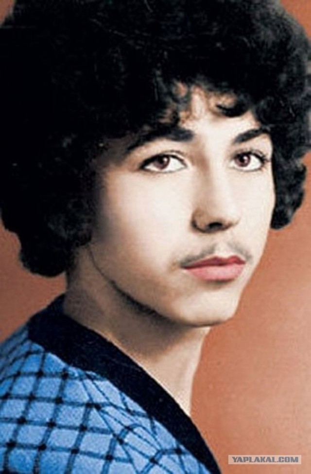 Знаменитости в детстве. Фото из домашних архивов