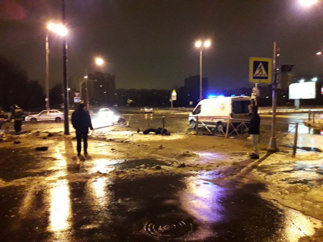 Смертельное ДТП: В Петербурге столкнулись Мерседес с Минивэном, 3 человека погибли