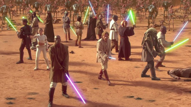 Почему в Звездных Войнах не колют световыми мечами?