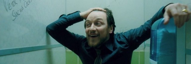 В элитном подмосковном посёлке Вешки ФСБ проводит масштабную спецоперацию - местный житель отстреливается из дома