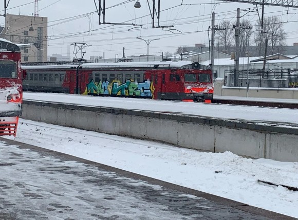 Тёмная сторона «‎РЖД» - начальство депо платит вандалам за разукрашивание своих же электричек.