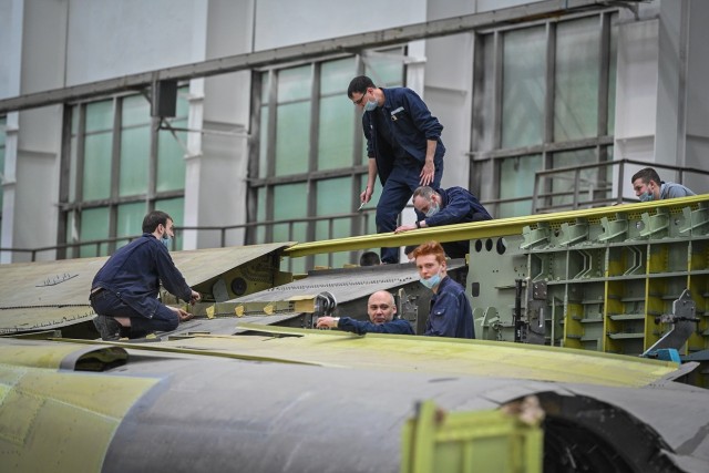 «Самый российский из всех ныне производящихся самолетов»: казанский авиазавод выходит на серийный выпуск Ту-214
