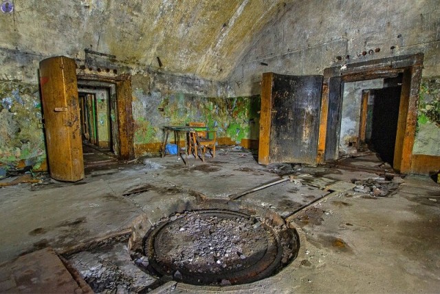 Брошенное хранилище крылатых ракет и дизельная 55-й отдельной бригады ракетных катеров