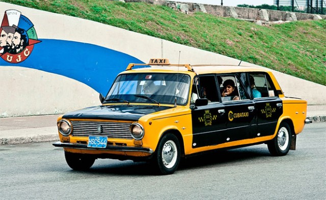 На улицах Москвы заметили Lada Aura