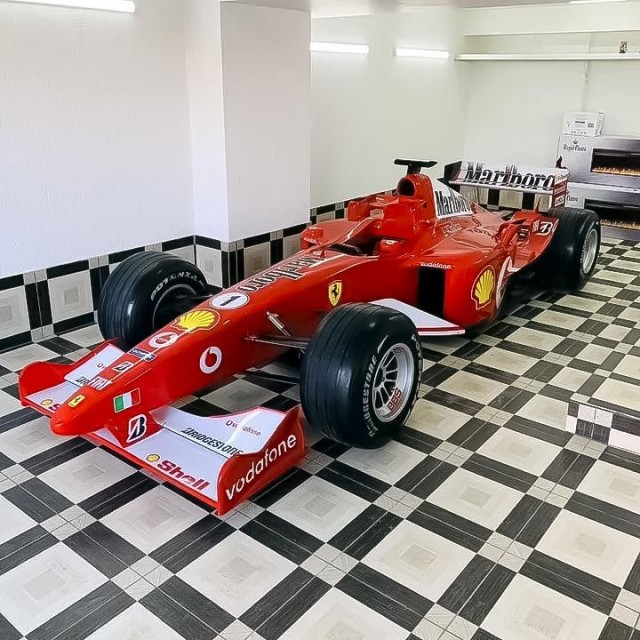 Нашли на Авито Авто гоночную Ferrari F2002, на которой ездил сам Шумахер