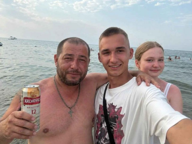 «Уберите, пожалуйста, мужика сзади»