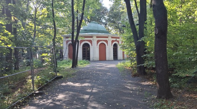 Шляюсь по Москве (мрачное утро).