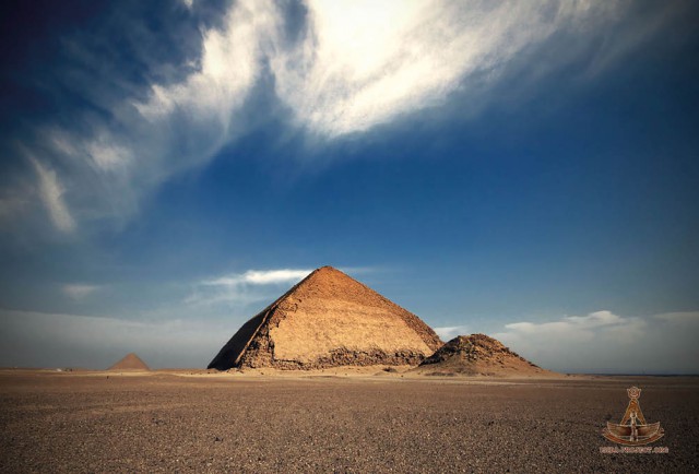 Спутница Ломаной Пирамиды