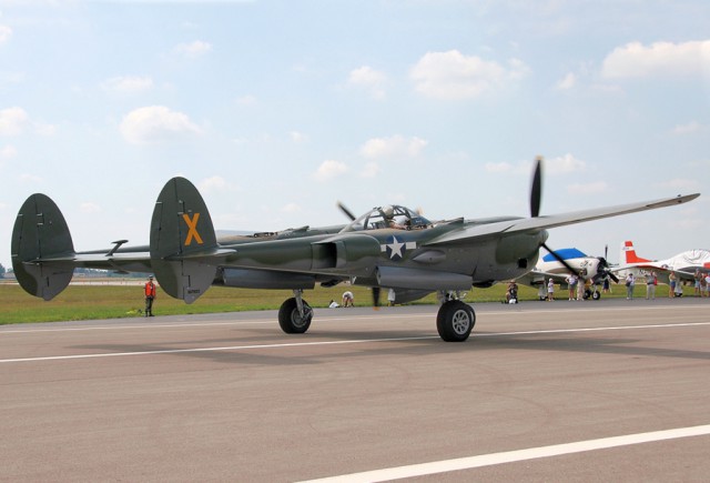Многоцелевой истребитель P-38 «Lightning»