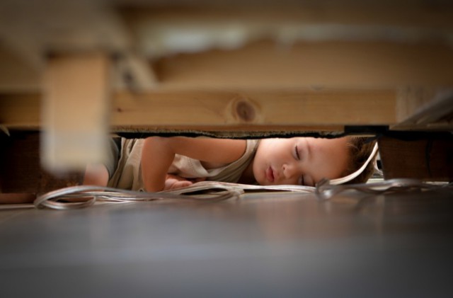 Маленькие дети не спят. Они просто лежат на подзарядке.