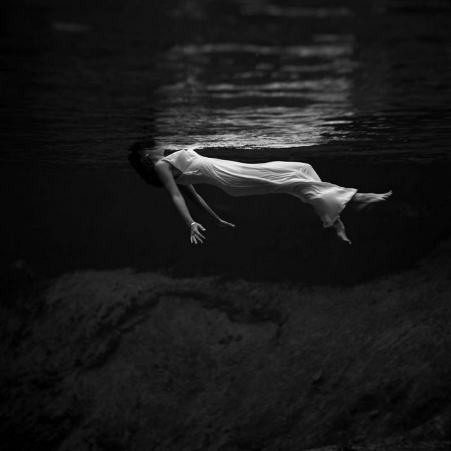 Девочки разные под водой