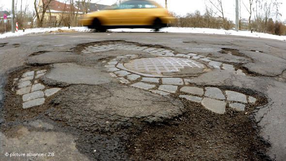 Немецкий асфальт не выдержал и... треснул!