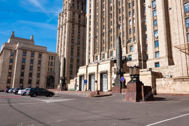 Как паркуется врио губернатора Беглов у Законодательного собрания