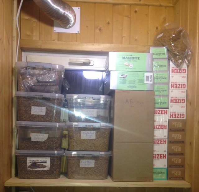 Пачка сигарет из натурального развесного табака стоит всего 36 рублей.