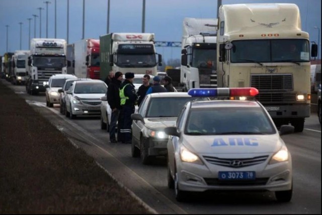 Невыездные фуры. Запрет на поездки в ЕС и санкции обрушили тарифы на внутреннем рынке