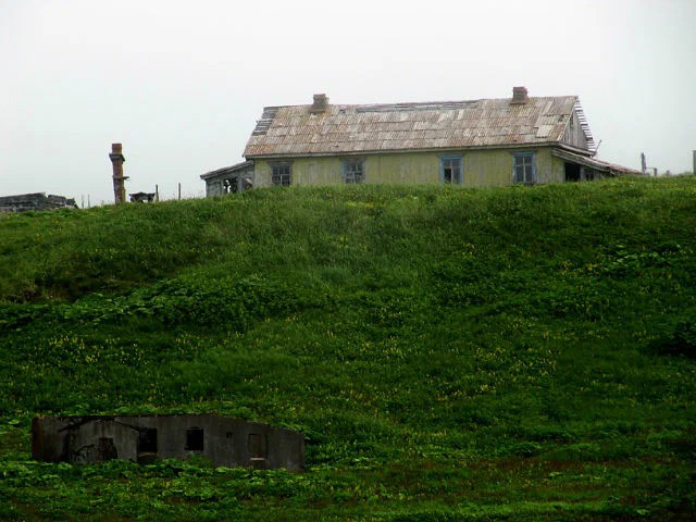 Бывшая рота РТВ ПВО «Косточко», остров Симушир