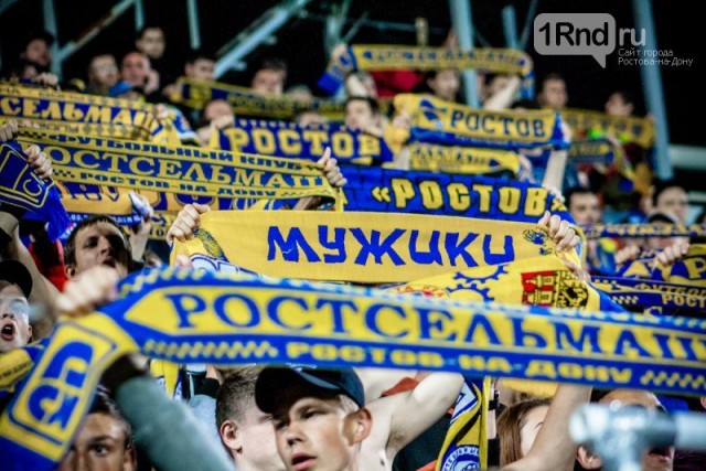 Ростовчане бурно отреагировали в соцсетях на яркие желто-синие новогодние гирлянды