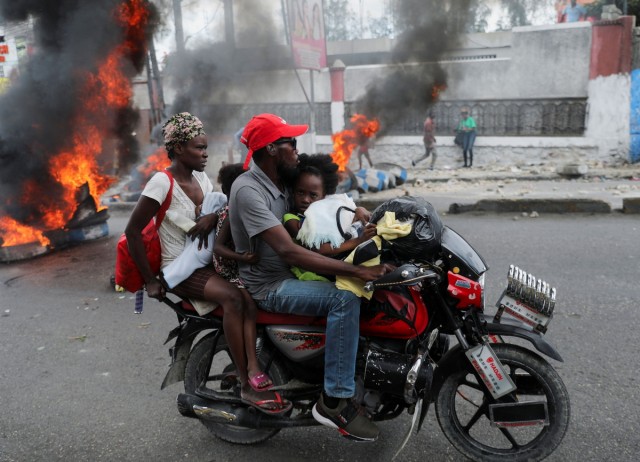 Кадры последних событий на Гаити