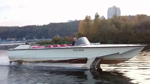 Необычная моторная лодка