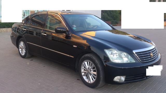 Леворульная Toyota Crown - специально для Китая.