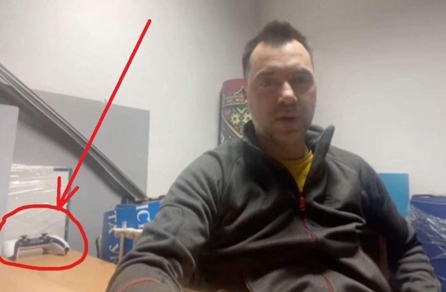 Зеленский работает.