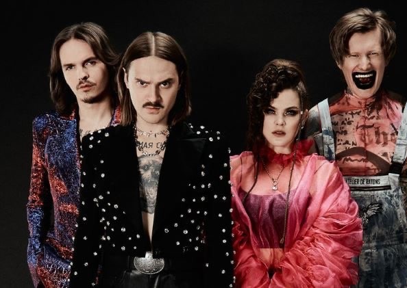 Группа Little Big вынуждена выступать в барах США