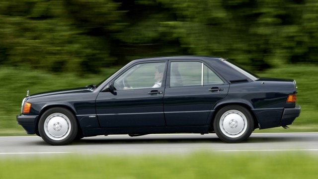 Маленький, но настоящий: как создавали Mercedes 190 и почему он стал звездой