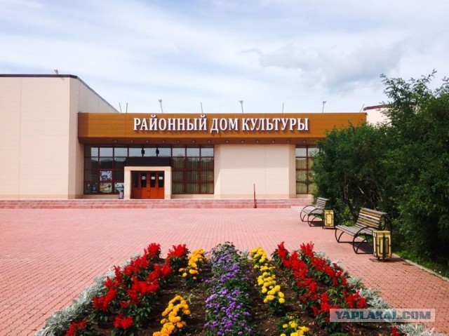 В Костроме преподавателя из Китая оштрафовали за наклейку РДК* на авто