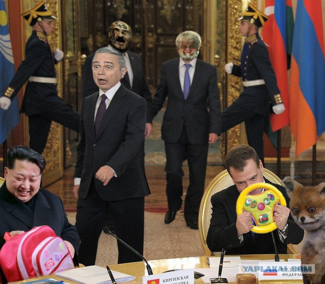 Фотожаба "Ким что там у тебя?"