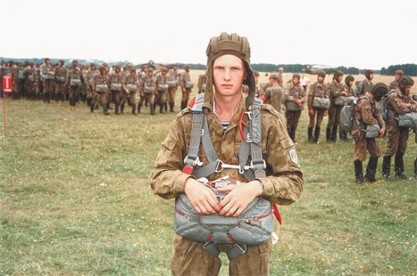 Вторая жизнь десантника. Лишившись ног, Игорь Потапов продолжал служить