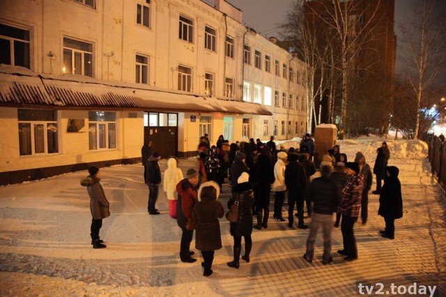 В Петрозаводске родители наняли охранников, чтобы контролировать очередь на запись в первый класс