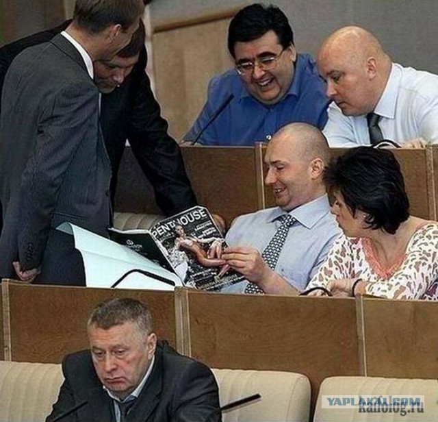 Почему у чиновников такие большие пенсии?