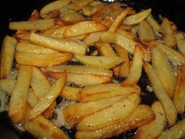 Жареный картофель. Кулинария.