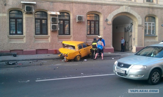 Обгон справа. Nissan GTR