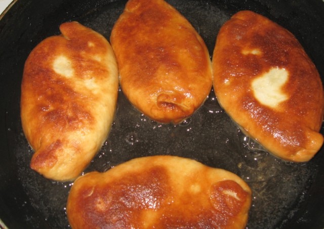 Пирожки жареные