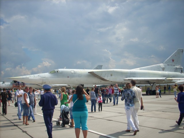 Самолет - Антонов Ан124 и Ил-76 "Волга-Днепр" Ил-76 из Лондона