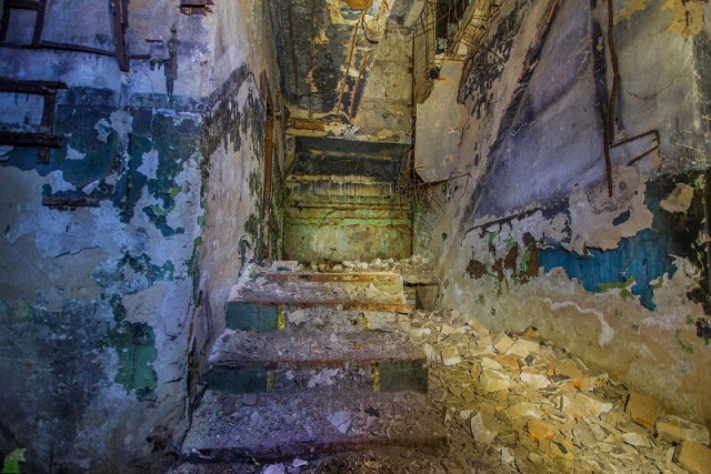 Взорванный в 70-х комплекс группового старта ядерных ракет 551-го РП