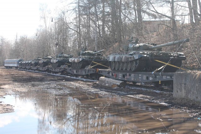 Чехия отправила на Украину эшелон с танками Т-72М1 и БМП