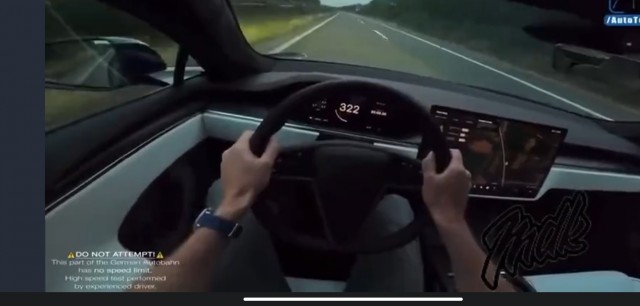 Блогер смог разогнать Tesla Model S Plaid до 328 км/ч